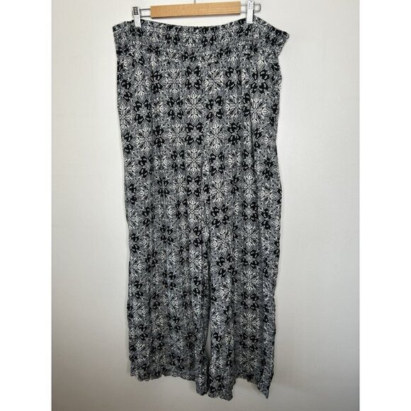 Torrid Womens Pants Floral Black White Challis Pull On Boho High Rise Size 3 - Picture 1 of 11